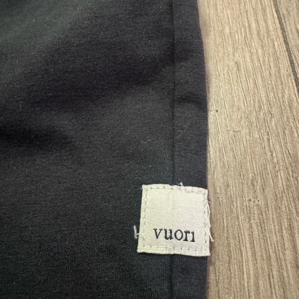 Vuori Wide Leg Black Pants Size Medium - Picture 4 of 7